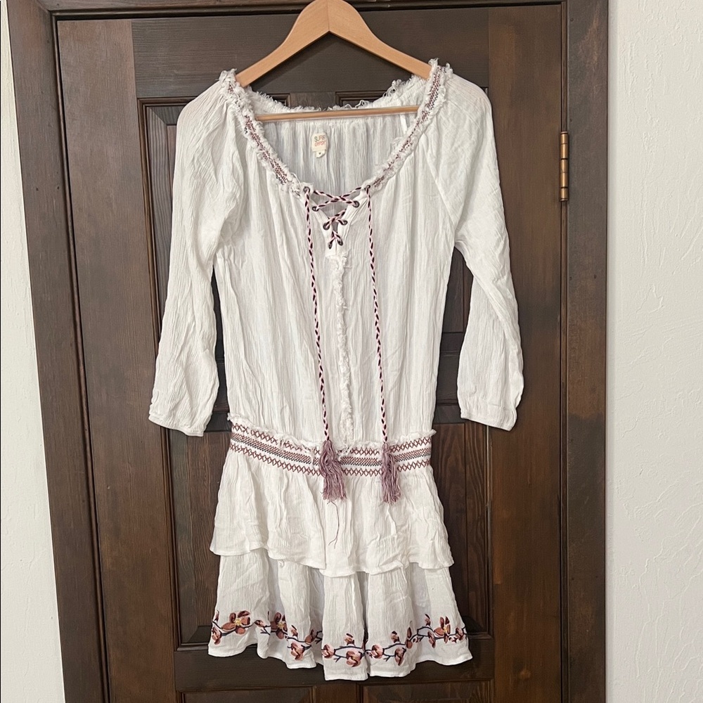 Surf Gypsy White Peasant Boho Cover-up with Mauve Embroidery